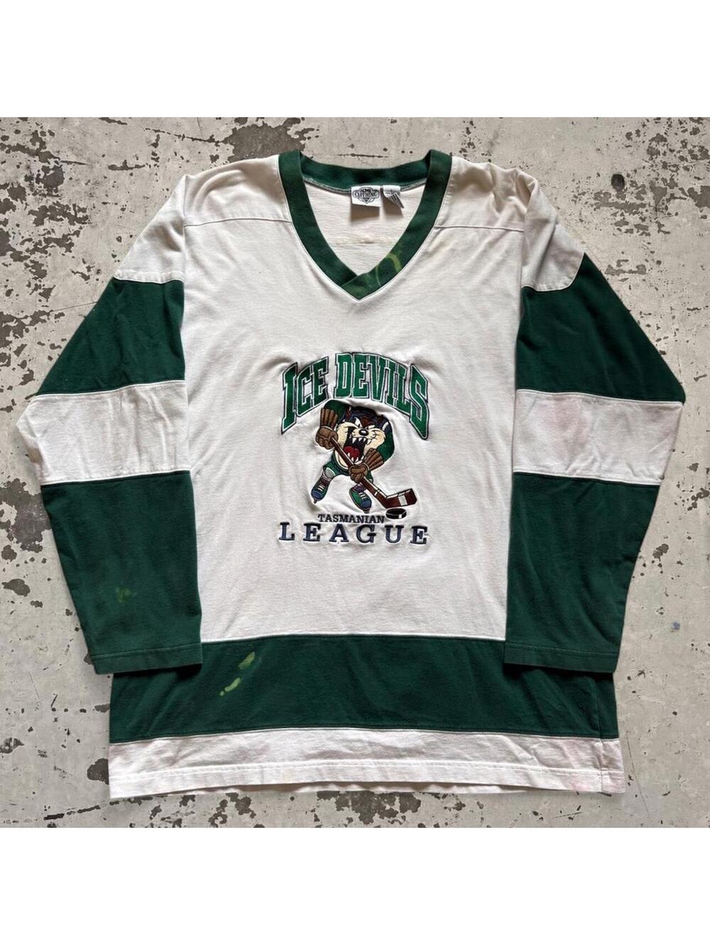 Beautiful Vintage 90s embroidered rare Tasmanian devil crewneck sweatshirt.